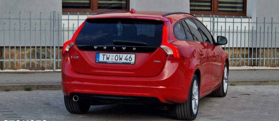 Volvo V60 cena 44700 przebieg: 221000, rok produkcji 2014 z Pionki małe 562